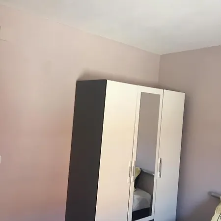 شقة Nico